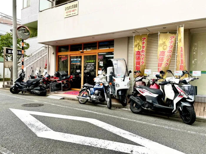 バイク屋店頭画像