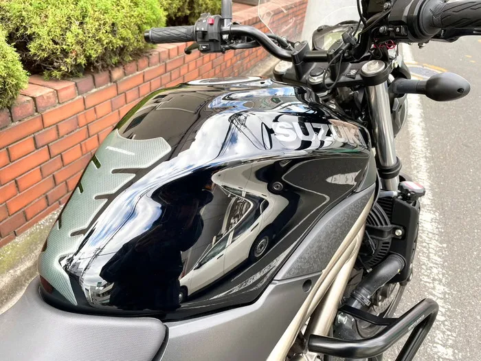 SV650ABS 右タンク写真
