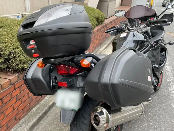 バンディット1250F　パニアケースは簡単に着脱できます