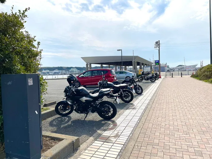 うらりマルシェさんのバイク専用駐輪場