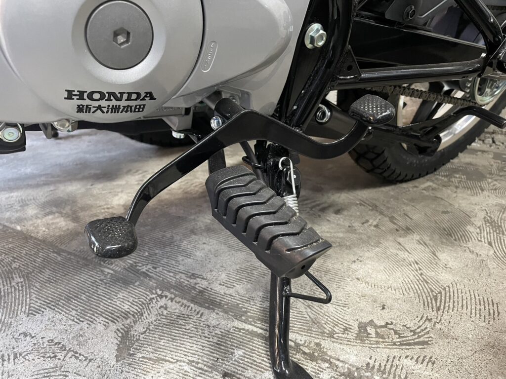 CBF125T標準のチェンジペダル